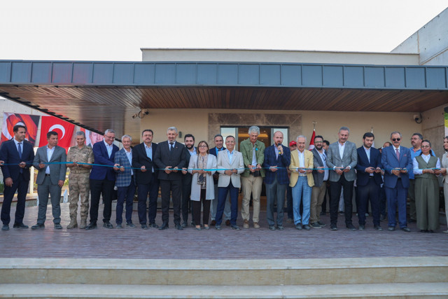 Büyükşehir ortaklığındaki Karkamış Arkeoparkı'ndaki Geç Hitit Saray alanı koruyucu çatısı açıldı - Resim: 3