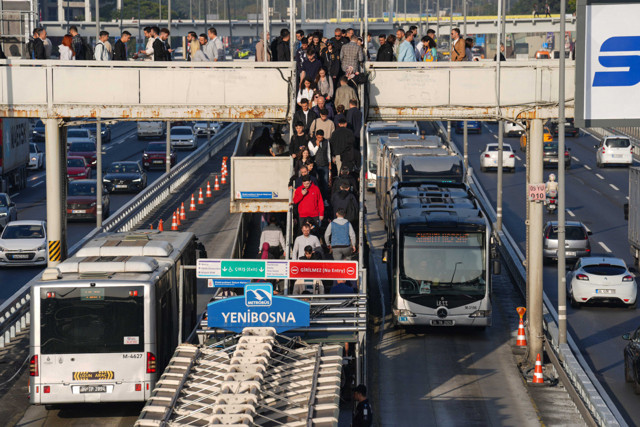 İstanbul'da sabah trafik yoğunluğu yaşanıyor - Resim: 3