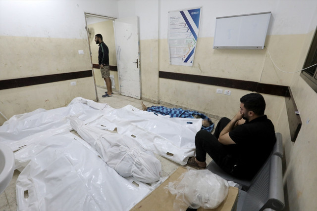 İsrail Gazze Şeridi'nde 3 eve hava saldırısı düzenledi: 16 Filistinli öldü - Resim: 0