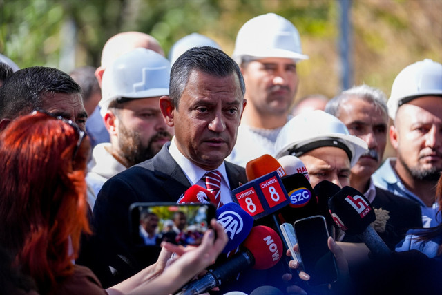 CHP Genel Başkanı Özel, işten çıkartılan maden işçilerini ziyaret etti - Resim: 2