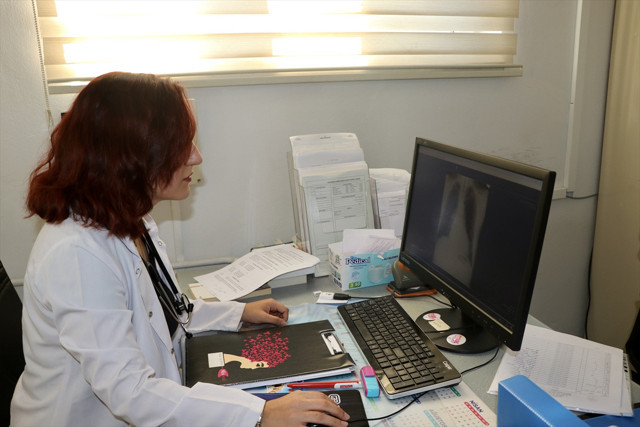 Anne babasının çalıştığı hastaneye doktor olarak atandı - Resim: 0