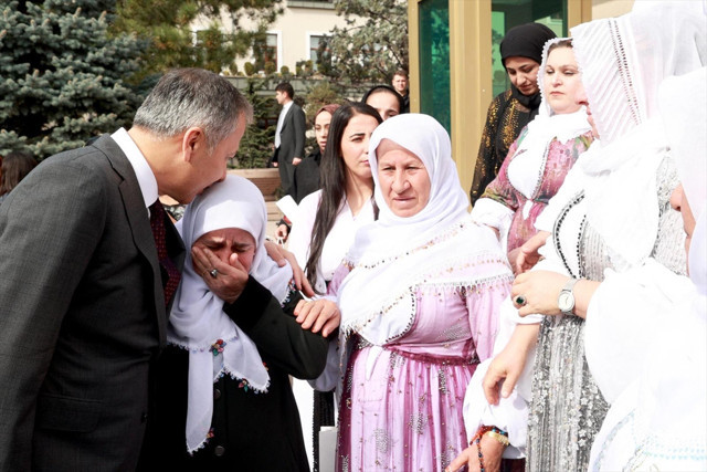 İçişleri Bakanı Ali Yerlikaya, Şırnak'tan gelen şehit ve gazi ailelerini ağırladı - Resim: 1