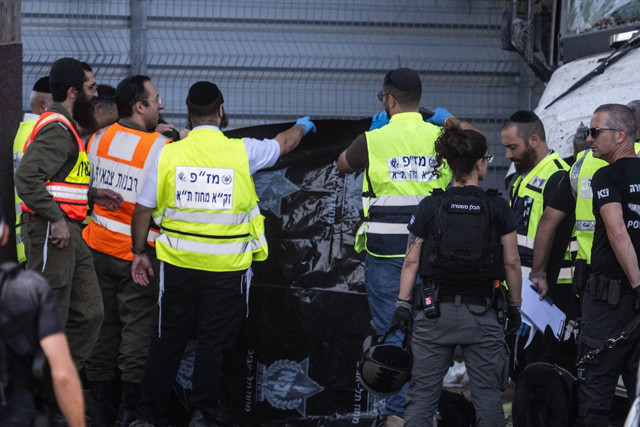 İsrail'de otobüs durağına kamyonla saldırı! Çok sayıda yaralı var - Resim: 5