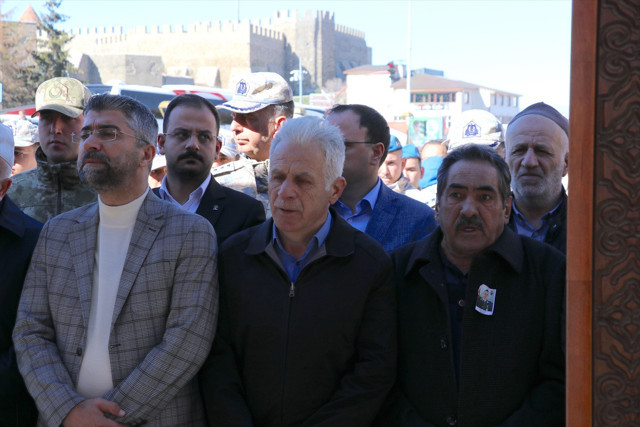 Hayatını kaybeden Üsteğmen Fatih Çelik'in cenazesi Erzurum'da defnedildi - Resim: 1