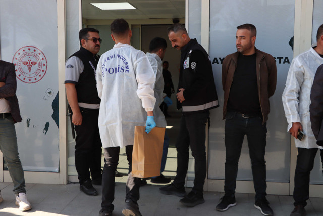 Van'da hastanede silahlı saldırı! 1'i sağlık çalışanı 2 kişi öldü - Resim: 0