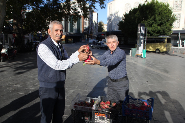 Antalya'da bir vatandaş Trump'ın ABD başkanı seçilmesini böyle kutladı... - Resim: 0
