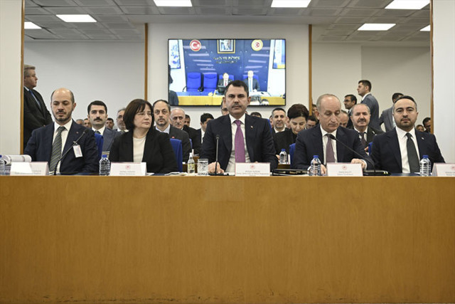 Murat Murum İzmir Körfezi'nden şişeyle TBMM'ye su getirdi kirliliğin kaynağını açıkladı - Resim: 0