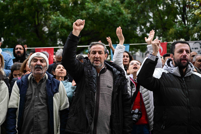 Maltepe'de sokaklarda çöp yığınları oluştu! ilçe sakinleri belediyeye tepki gösterdi - Resim: 2