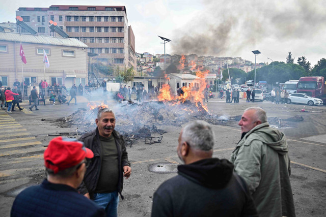 Maltepe'de sokaklarda çöp yığınları oluştu! ilçe sakinleri belediyeye tepki gösterdi - Resim: 4