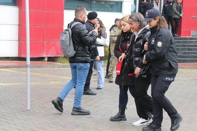Malatya'da şehit polis Lütfü Beykoz için düzenlenen törende ailesi kahroldu - Resim: 1