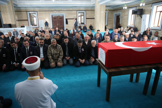 Kalp krizinden ölen güvenlik korucuları gözyaşlarıyla toprağa verildi - Resim: 0