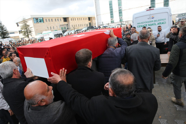 Kalp krizinden ölen güvenlik korucuları gözyaşlarıyla toprağa verildi - Resim: 2