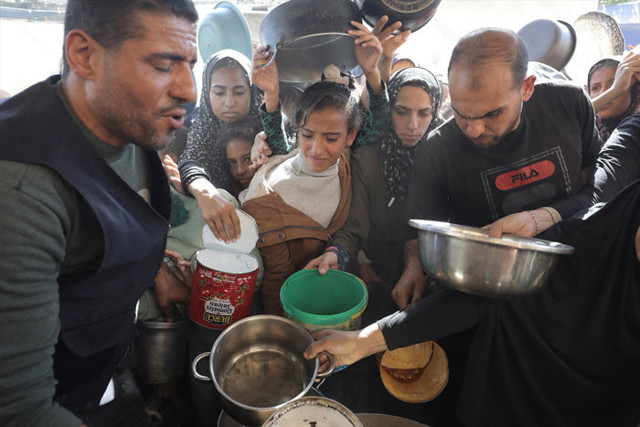 Gazze'de İsrail ordusunun bıraktığı konserveler 15 çocuk ve bir kadını zehirledi - Resim: 1