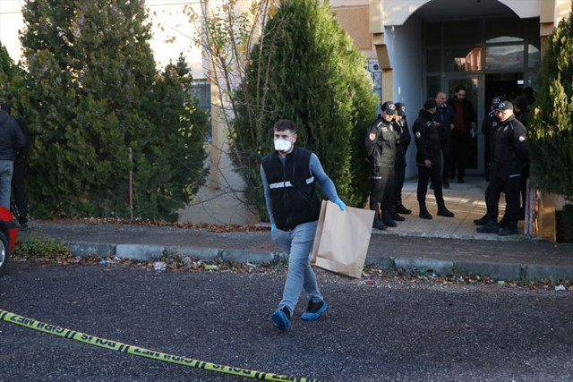 Niğde'nin Bor ilçesinde iki sevgili apartman dairesinde ölü bulundu - Resim: 0