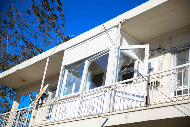 Antalya'da hortum ile sağanağın zarar verdiği sera ve evler görüntülendi: "Deprem oldu sandık" - Resim: 1