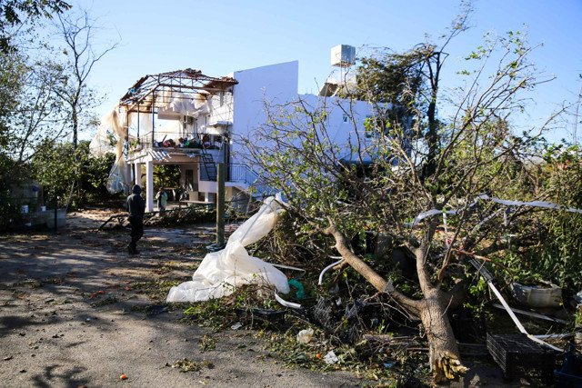 Antalya'da hortum ile sağanağın zarar verdiği sera ve evler görüntülendi: "Deprem oldu sandık" - Resim: 2