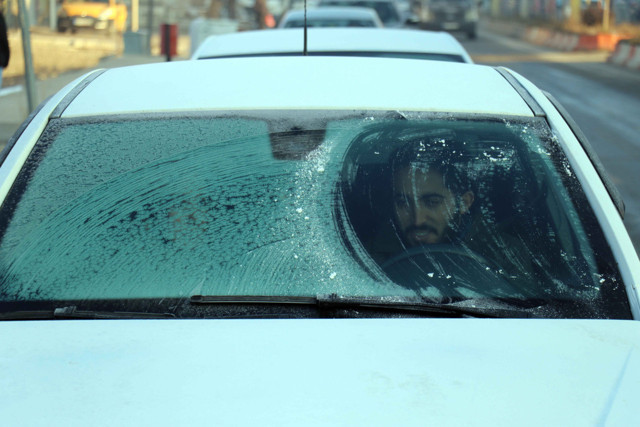 Doğu Anadolu'da dondurucu soğuk: Erzurum'da termometreler sıfırın altında 18 dereceyi gösterdi - Resim: 0