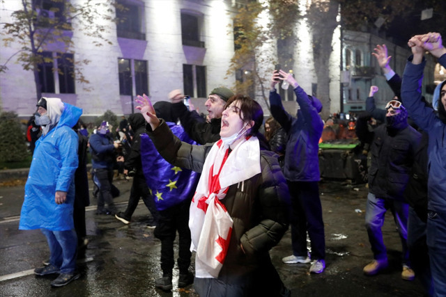Gürcistan'da, AB'ye katılım müzakerelerinin 2028'e kadar askıya alınması protesto edildi - Resim: 3