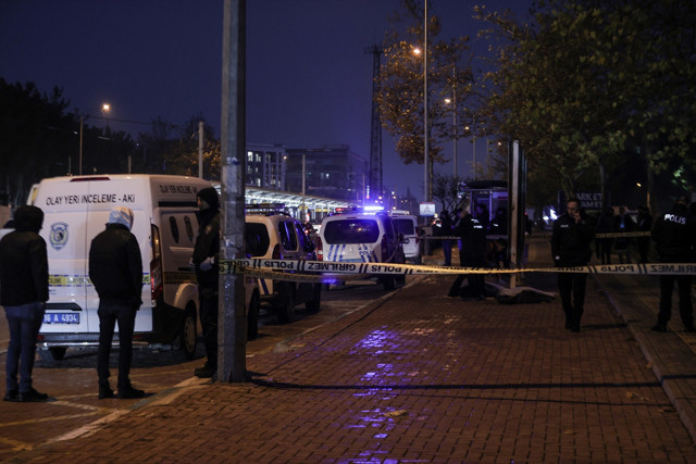 Bursa'da birlikte yaşadığı kadını silahla öldüren kişi intihar etti - Resim: 0