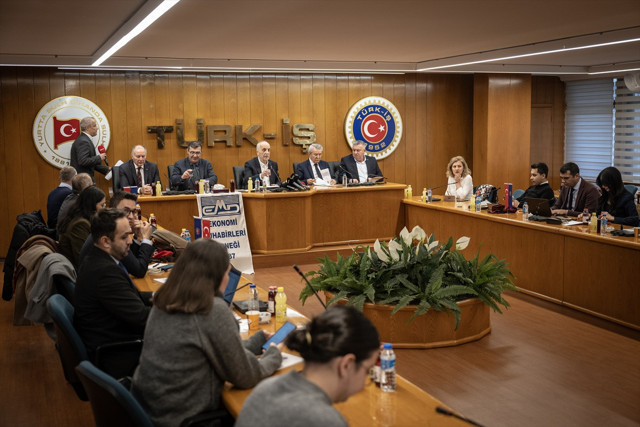 TÜRK-İŞ Genel Başkanı Ergün Atalay'dan asgari ücret açıklaması! O yorumlara tepki gösterdi - Resim: 0