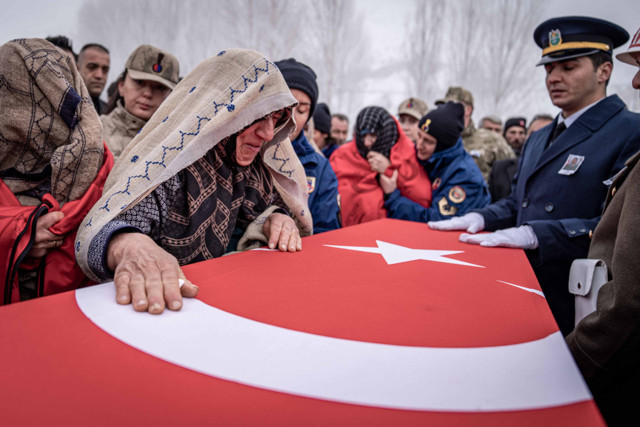 Şehit Astsubay Taha Nergiz, memleketi Erzurum'da son yolculuğuna uğurlandı - Resim: 1