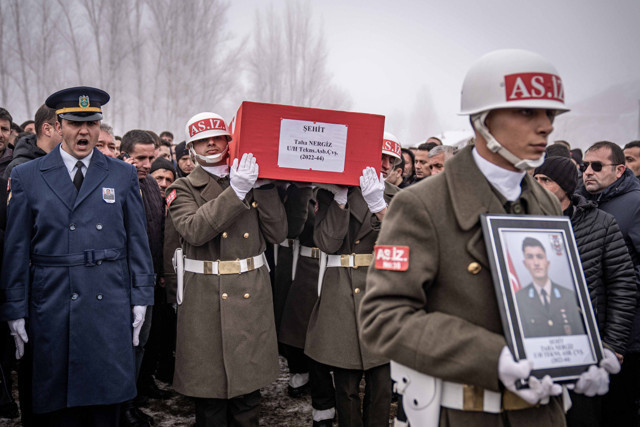 Şehit Astsubay Taha Nergiz, memleketi Erzurum'da son yolculuğuna uğurlandı - Resim: 2