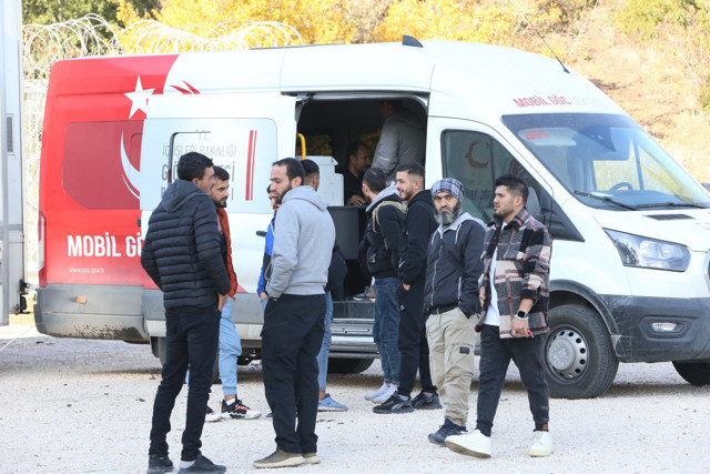 Ülkelerine dönen Suriyeliler için Hatay'daki Yayladağı Sınır Kapısı da açıldı - Resim: 1