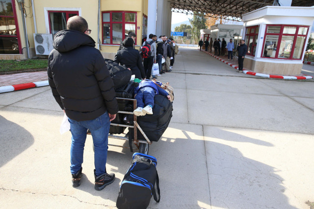 Ülkelerine dönen Suriyeliler için Hatay'daki Yayladağı Sınır Kapısı da açıldı - Resim: 0