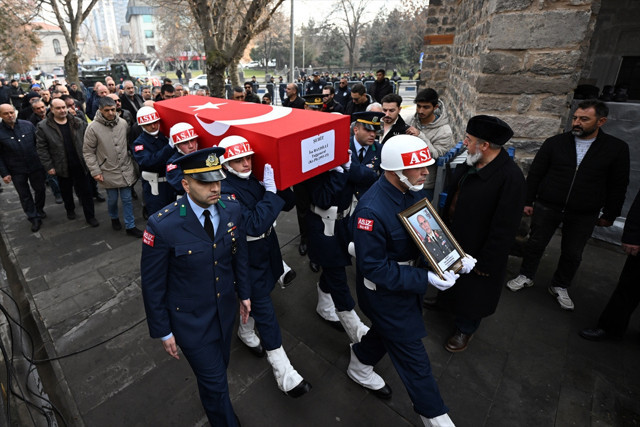 Şehit Tuğgeneral İsa Baydilli, Kayseri'de son yolculuğuna uğurlandı - Resim: 0
