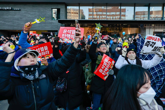 Güney Kore'de Devlet Başkanı Yoon'un azline ilişkin önerge kabul edildi! Sıkıyönetim ilan etmişti - Resim: 1