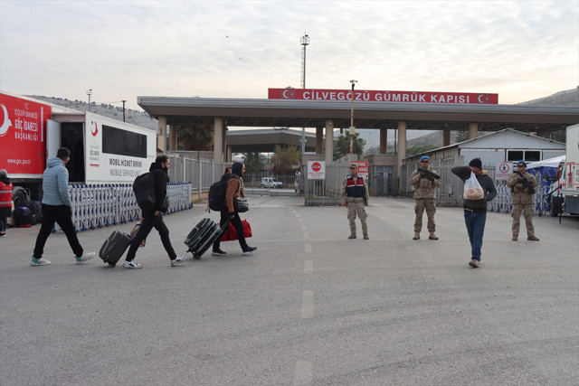 Suriyelilerin Hatay'daki sınır kapılarından ülkelerine dönüşü sürüyor - Resim: 4