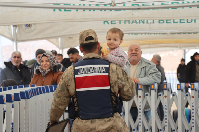Suriyelilerin Hatay'daki sınır kapılarından ülkelerine dönüşü sürüyor - Resim: 1