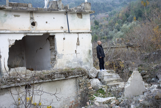 Köyüne 14 yıl sonra döndü evini mayınlarla çevrili buldu - Resim: 0