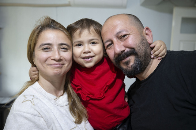 Birçok hastalıkla mücadele eden minik Öykü, müzikle moral buluyor - Resim: 0