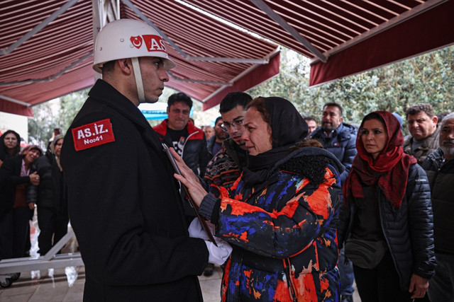 Muğla'daki helikopter kazasında ölen pilotun cenazesi, Mersin'de defnedildi - Resim: 0
