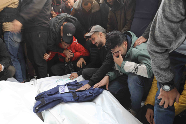 İsrail ordusu Gazze'de canlı yayın aracını bombaladı! 5 gazeteci öldü - Resim: 0