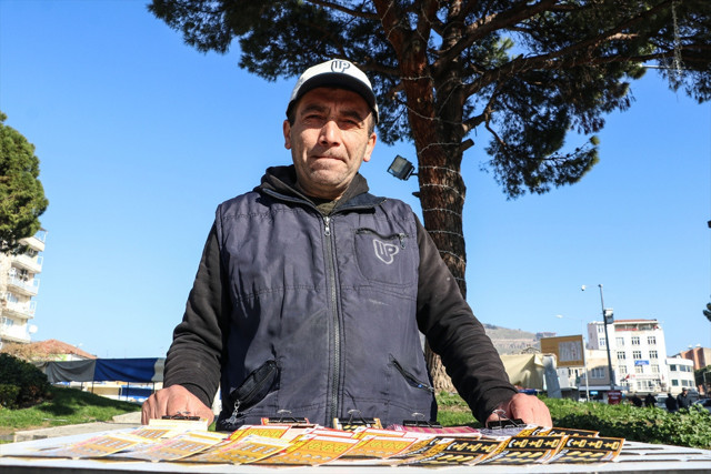 İzmir'de büyük ikramiye isabet eden bilet gezici bayiden alınmış - Resim: 1