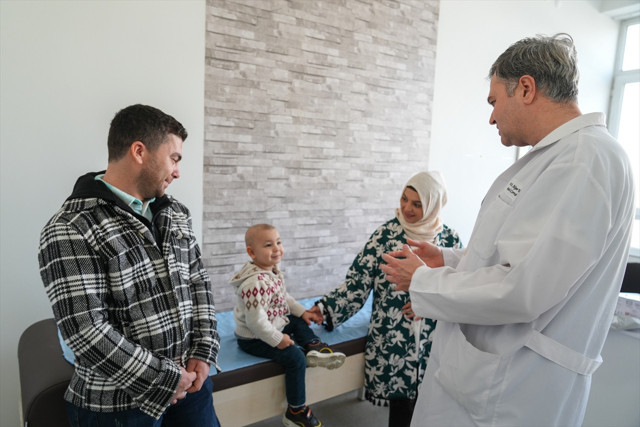 Minik Efe, nadir görülen hastalıktan babasından yapılan nakille kurtuldu - Resim: 0