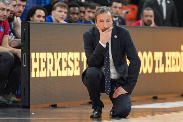 Anadolu Efes yeni hocasıyla çıktığı ilk maçta son çeyrekte yıkıldı - Resim: 0