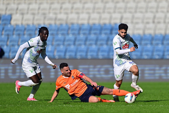 Süper Lig'de Rams Başakşehir Çaykur Rizespor'u mağlup etti! Ghezzal penaltı kaçırdı - Resim: 0