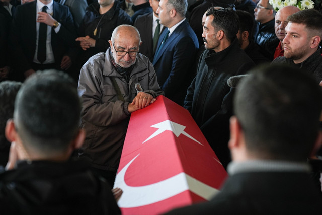 Eski milletvekili Yusuf Kırkpınar, İzmir'de son yolculuğuna uğurlandı - Resim: 1