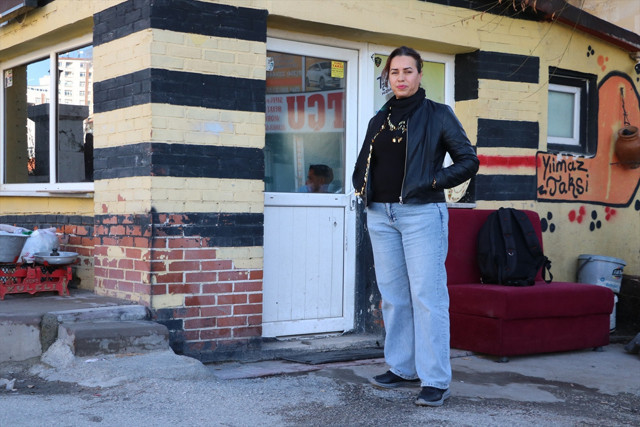 Kadın taksici, Yozgat sokaklarında direksiyon sallayarak ailesinin geçimini sağlıyor - Resim: 1