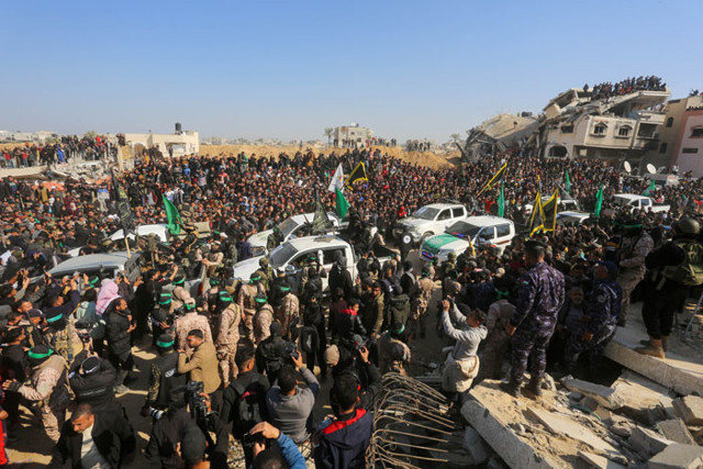 Rehine takasında Hamas'ın gösterisi İsrail'i çılgına çevirdi - Resim: 0