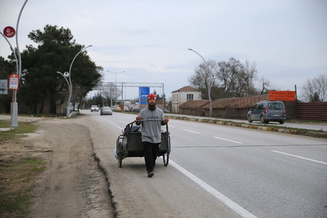 "Yürüyerek dünya turu" hayaliyle Paris'i hedefleyen Japon gezgin Türkiye'den memnun ayrıldı - Resim: 0