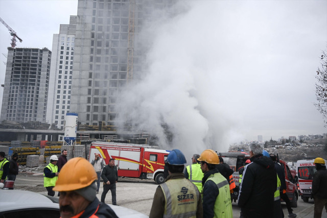 Ankara'da inşaat alanında yangın! Vali Şahin'den olay yerinde açıklama - Resim: 0