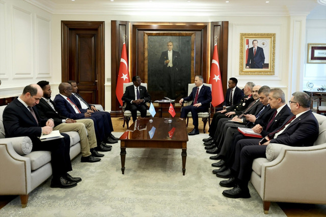 İçişleri Bakanı Yerlikaya, Somali İç Güvenlik Bakanı İsmail ile görüştü - Resim: 0