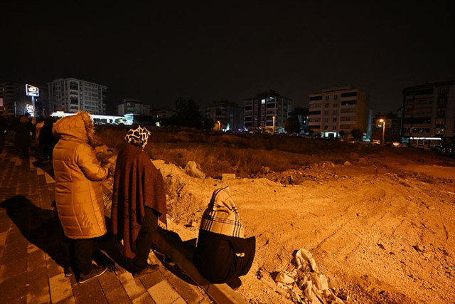 Kapramanmaraş merkezli büyük depremlerin 2. yıl dönümünde kayıplar anıldı - Resim: 3