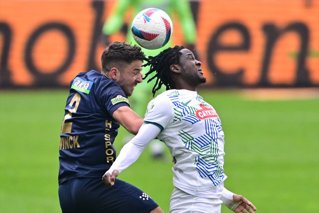 Rizespor'u konuk eden Kasımpaşa 3 puanı aldı, Burak Yılmaz kırmızı kart gördü - Resim: 2