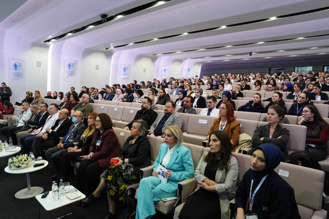 Yaşlı bireylerin evde bakımı Medipol'de masaya yatırıldı - Resim: 1