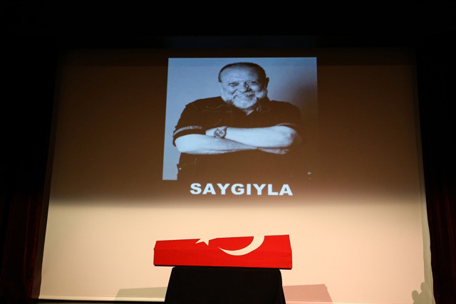 Oyuncu Emin Gümüşkaya için Bursa Devlet Tiyatrosu'nda tören düzenlendi - Resim: 0